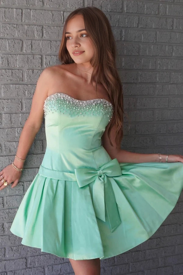 Luolandi Pretty A-Line Sweetheart Sleeveless Beaded Satin Short Homecoming Dress with Bow