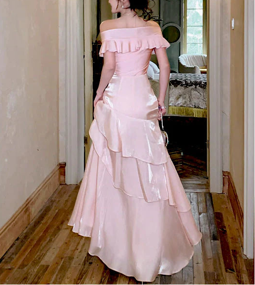 Luolandi Pretty Off-Shoulder Ruffles Evening Party Dress Charming Long Formal Prom Dress