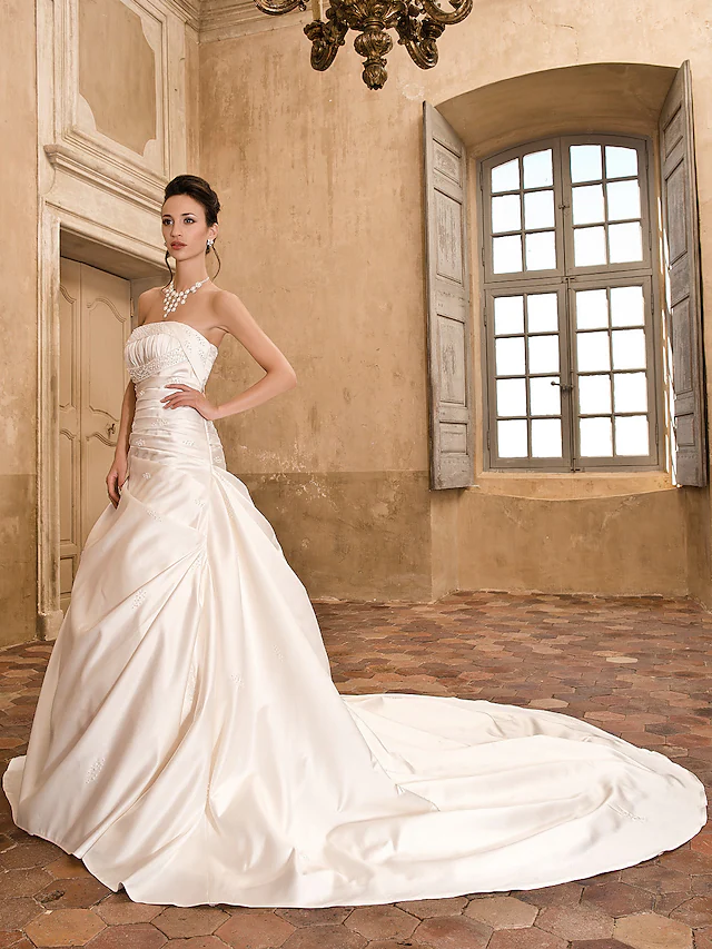 Luolandi Princess A-Line Wedding Dresses Strapless Chapel Train Satin Sleeveless Long Elegant Bridal Gown