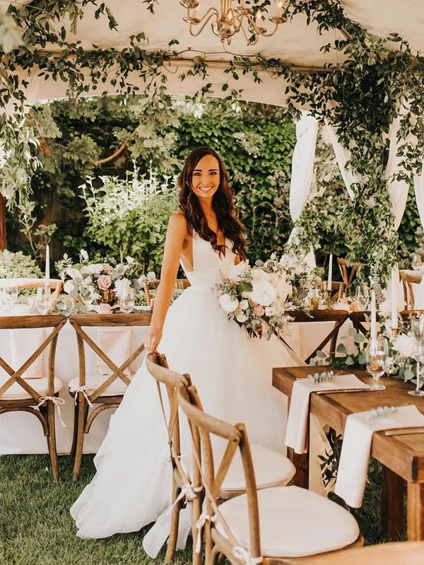 Luolandi Elegant V-Neck Backless Tulle Spaghetti Straps Ball Gown Chapel Train Wedding Dresses Beautiful