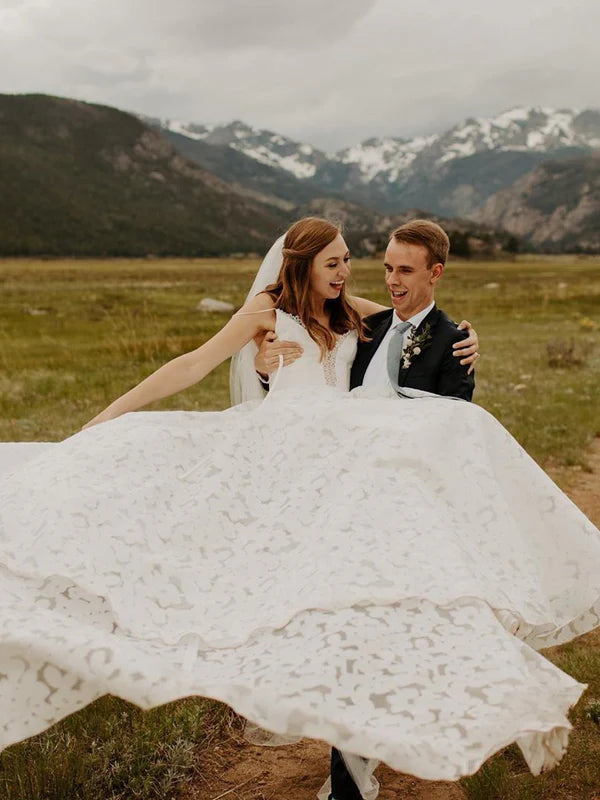 Luolandi Unique Spaghetti Straps Lace Wedding Dresses A-line V-Neck Bridal Gowns Elegant