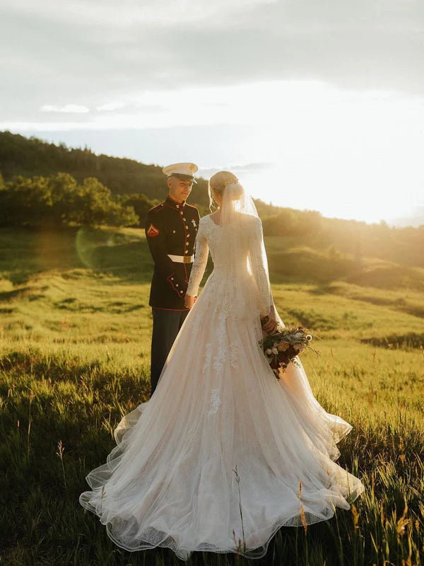 Luolandi Fabulous Ball Gown Lace V-Neck Longsleeves Wedding Dresses Appliqued Tulle Chapel Train Elegant