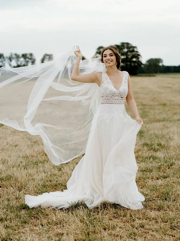 Luolandi Fabulous Tulle V-Neck A-line Sweep Train Wedding Dresses Backless Appliqued Bridal Gowns Beautiful