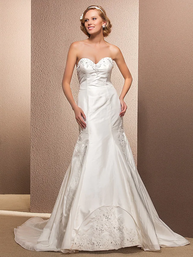 Luolandi Long Wedding Dresses Sweetheart Neckline Court Train Taffeta Sleeveless