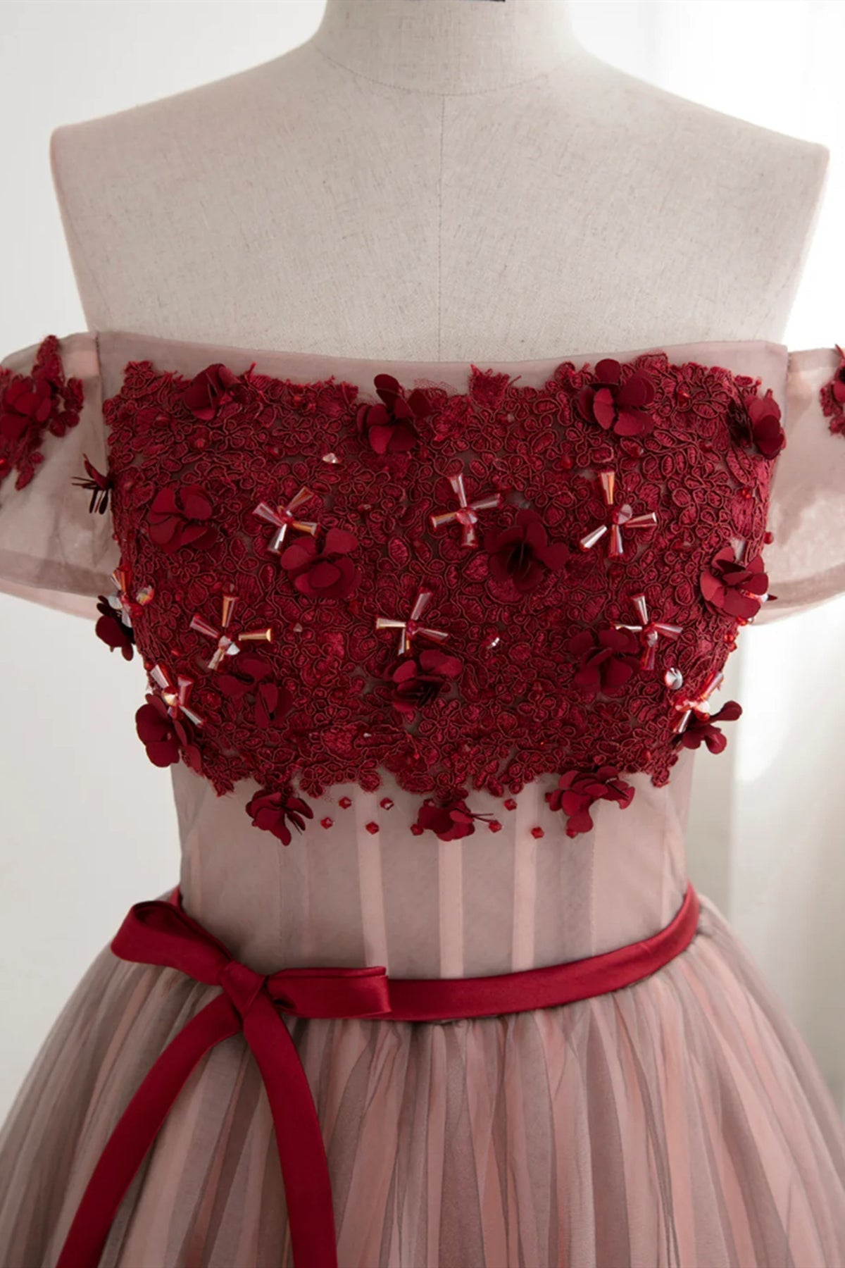 Luolandi A Line Strapless Off the Shoulder Red Flowers Short Tulle Lace up Homecoming Dresses