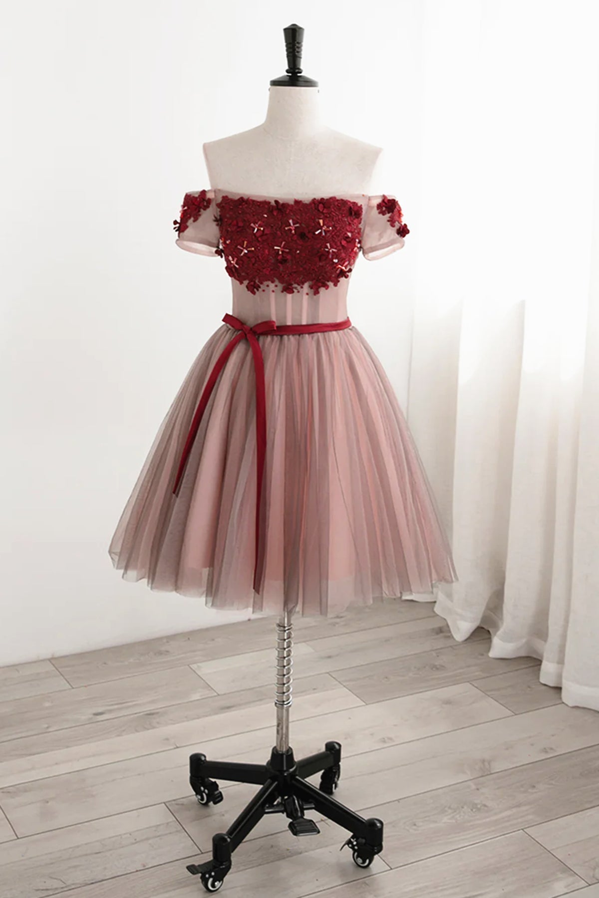 Luolandi A Line Strapless Off the Shoulder Red Flowers Short Tulle Lace up Homecoming Dresses
