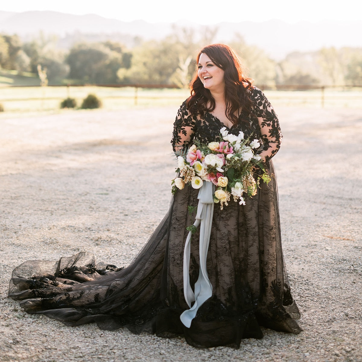 Luolandi Plus Size Long Sleeves Black Tulle Lace Appliqued Rustic V Neck Backless Wedding Dress Beautiful