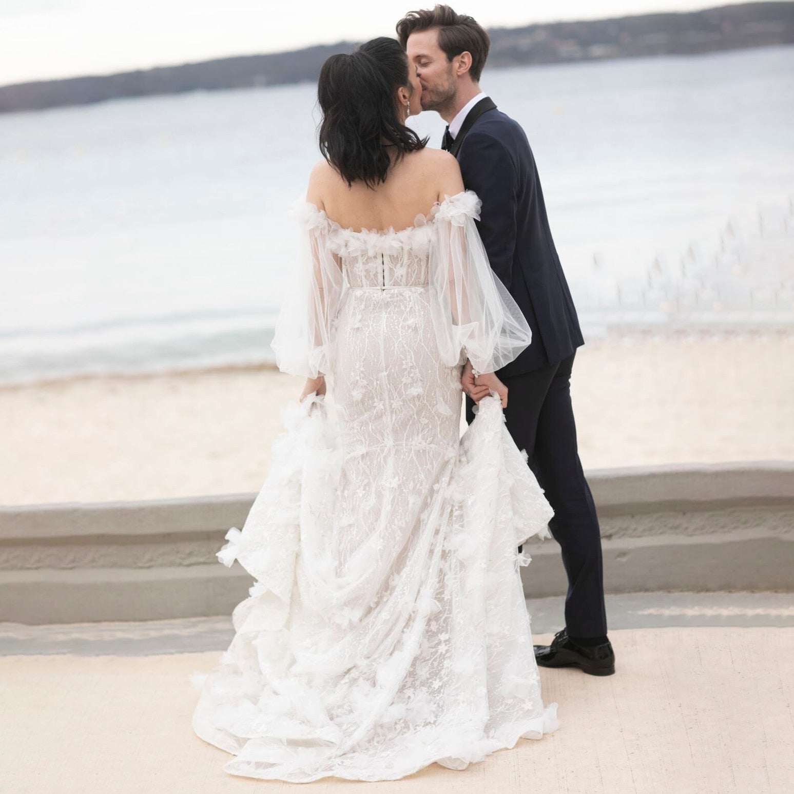 Luolandi Luxury Mermaid Off Shoulder Sequin 3D Flowers Long Puff Sleeve Wedding Dresses Beautiful