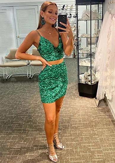 Luolandi Sequins Two Pieces Homecoming Dresses V-Neck Knee-Length Cocktail Dresses Sparkly