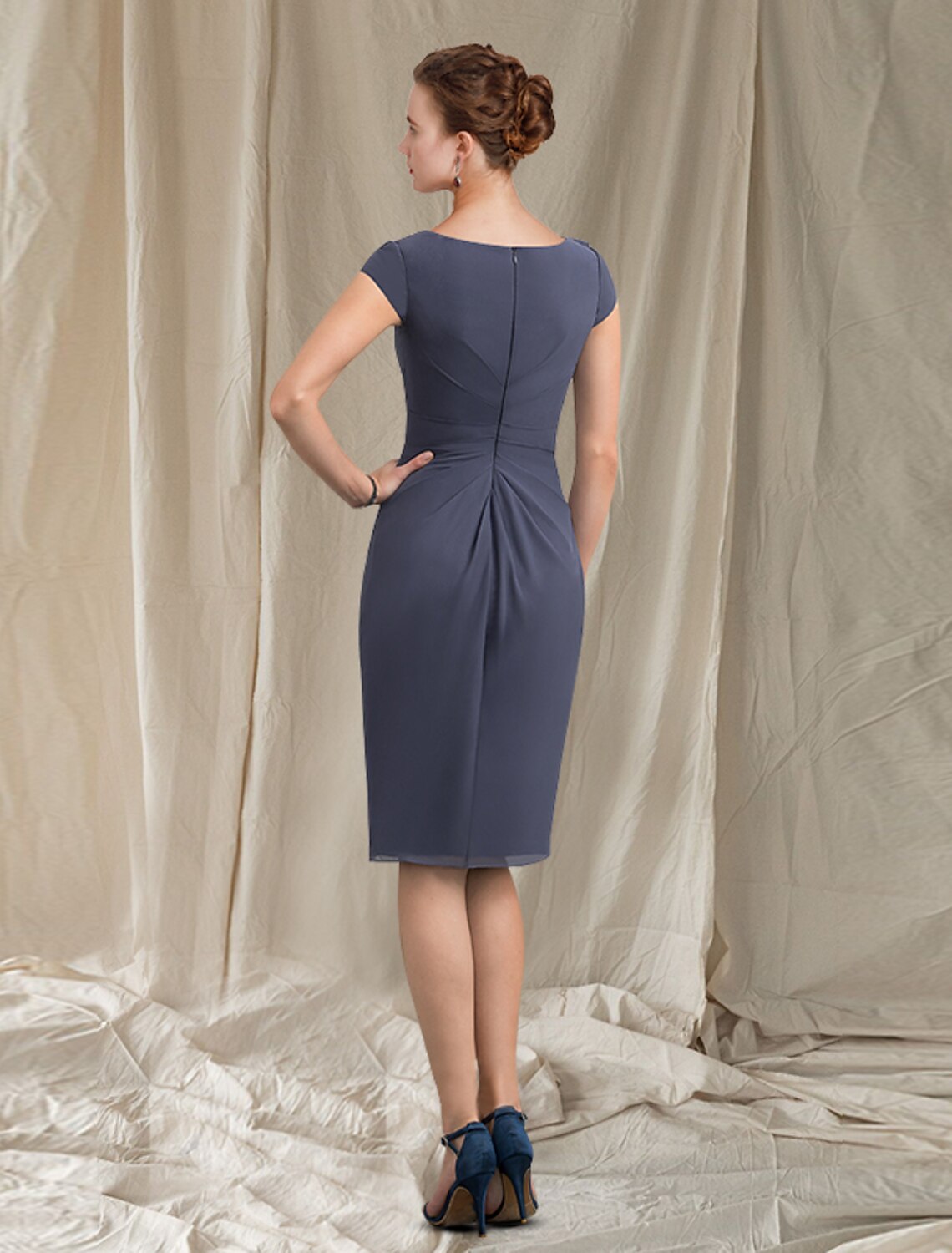 Luolandi Sheath / Column Mother of the Bride Dress Wedding Guest Elegant Jewel Neck Knee Length Chiffon Cap Sleeve with Ruffles