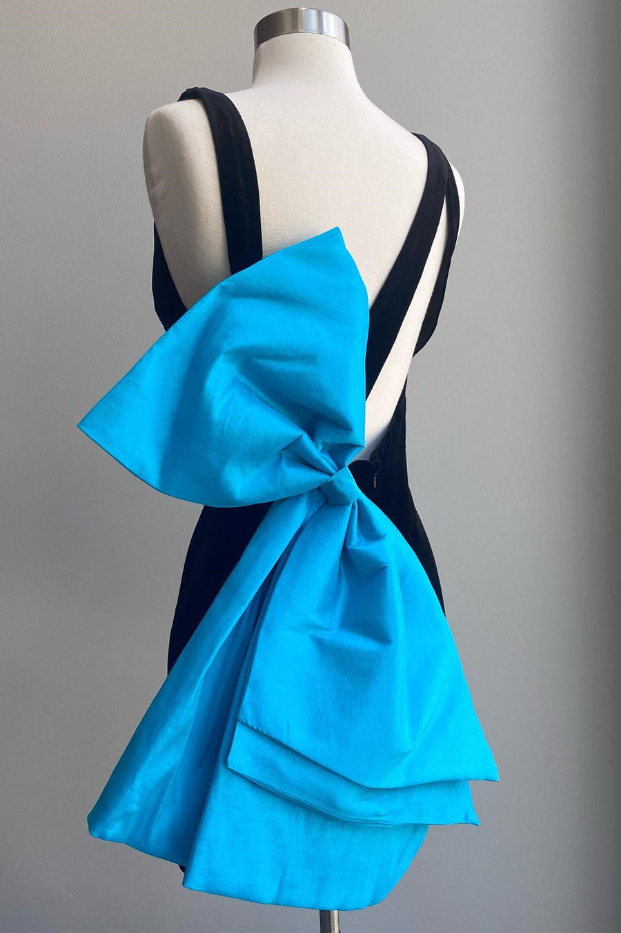 Luolandi Sheath Homecoming Dresses Short Prom Dress V-neck With Bow Sexy Party Dress