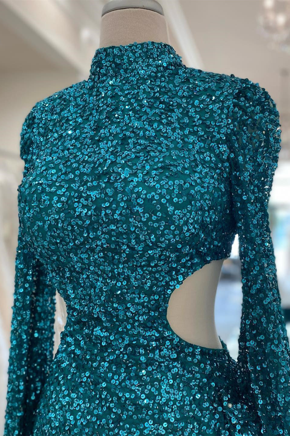 Luolandi Short Homecoming Dresses Sheath High Neck Zipper Back Sequin Long Sleeves Sparkly Party Dress