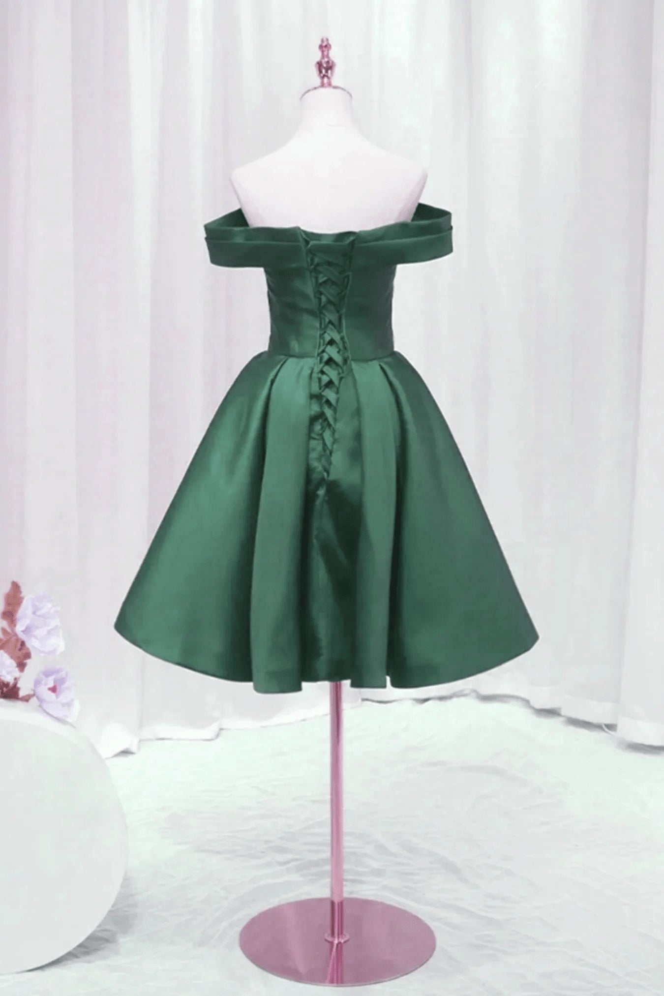 Luolandi Simple Green Off the Shoulder A Line Lace Up Back Short Homecoming Dress Elegant Graduation Party Dress