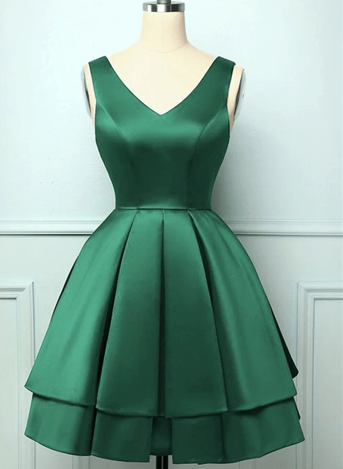 Luolandi Simple Green Satin V-neck A Line Sleeveless Short Homecoming Dress Elegant Graduation Party Dress