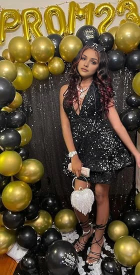 Luolandi Sparkly A Line Halter V-neck Sequins Homecoming Dress Short Prom Dress Sexy Birthday Party Dress