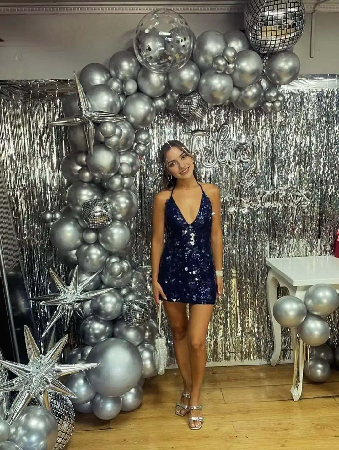 Luolandi Sparkly Sheath Spaghetti Straps V-Neck Sleeveless Sequin Short Homecoming Dress