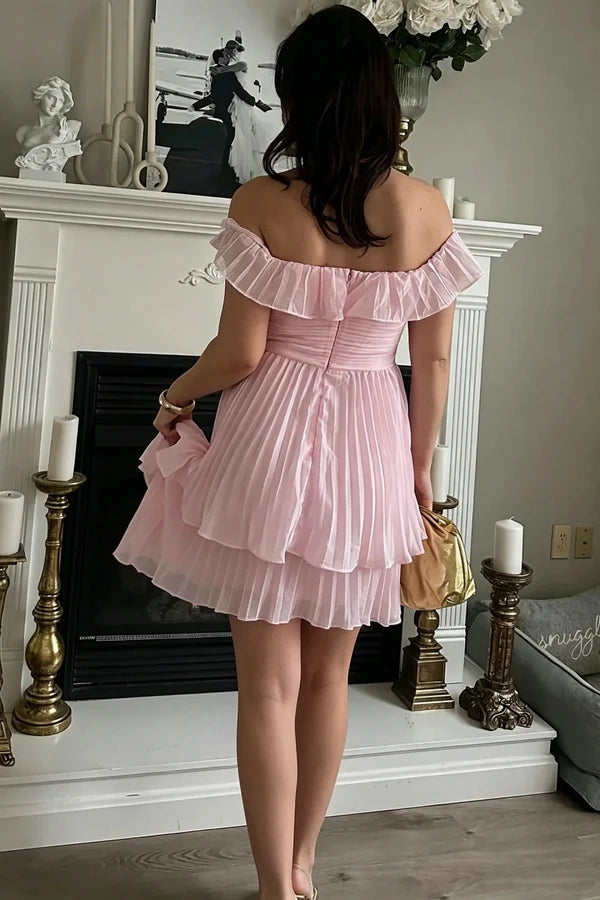 Luolandi Sweet Off the Shoulder A Line Pink / Yellow Pleated Tiered Short Homecoming Dress Cute Summer Graduation Party Dress