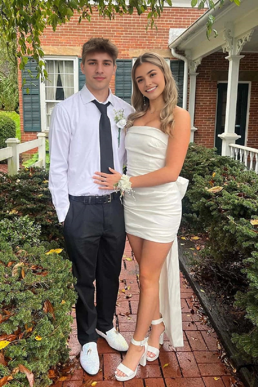 Luolandi Sweet Sheath Strapless Sleeveless Short Homecoming Dress Cute Graduation Party Dress with Bow
