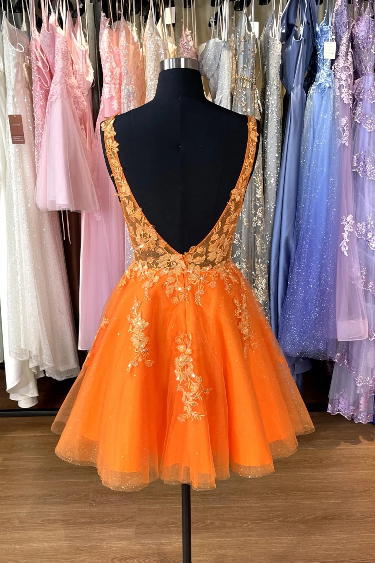 Luolandi Sweetheart A-line Sleeveless Short Prom Dress with Appliques Homecoming Dress Cute Graduation Dress Lovely Birthday Party Dress