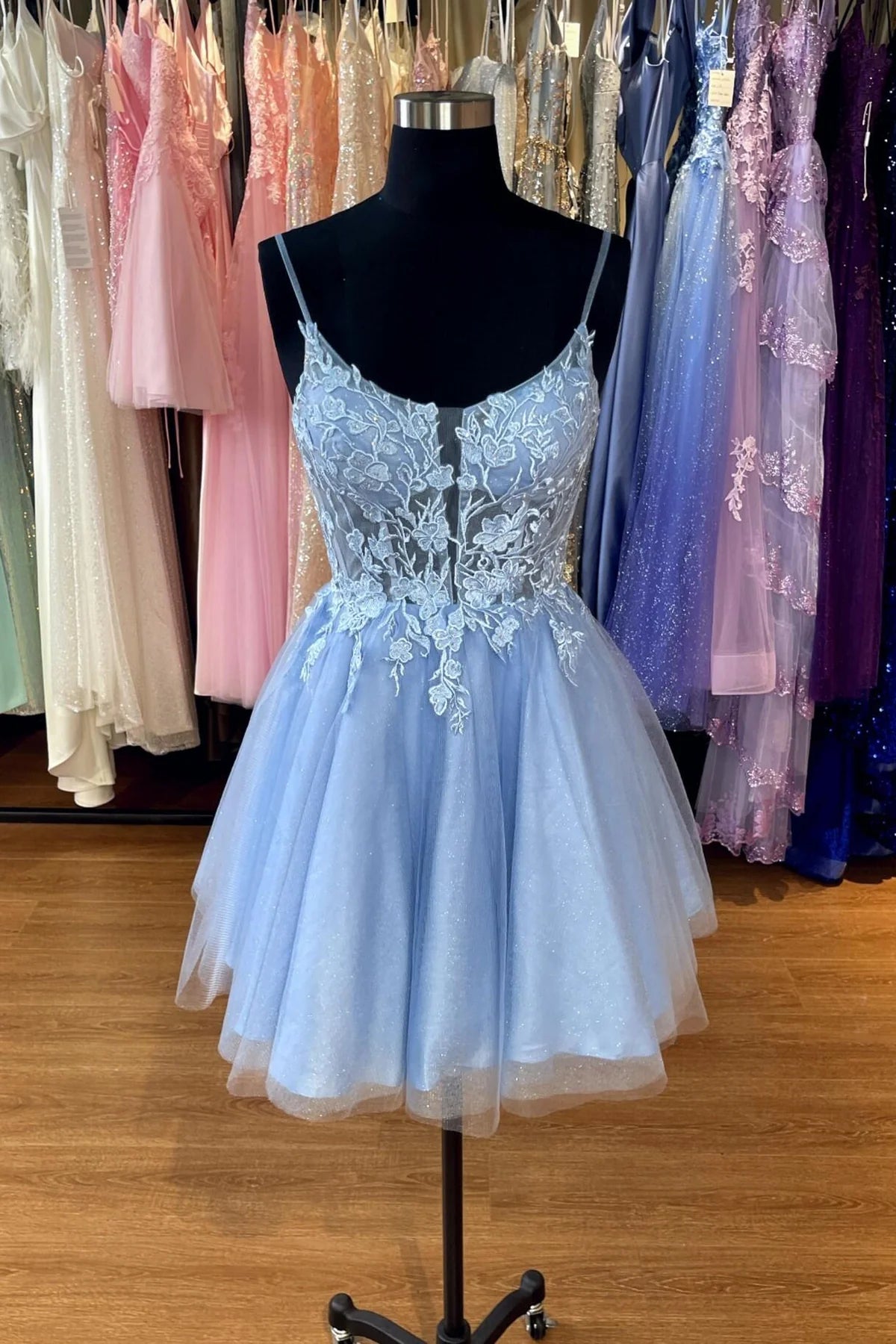 Luolandi Sweetheart A-line Spaghetti Straps Short Princess Dress with Appliques Homecoming Dress Cute Graduation Dress Lovely Birthday Party Dress