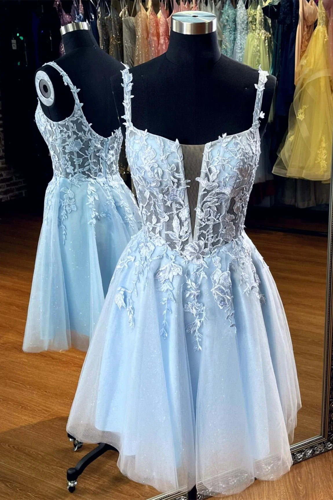Luolandi Sweetheart Light Blue A-line Straps Short Princess Dress with Appliques Homecoming Dress Cute Graduation Dress Lovely Birthday Party Dress