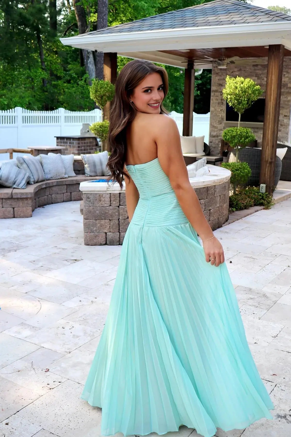 Luolandi Sweetheart A-Line Strapless Keyhole Pleated Long Formal Prom Dresses With Slit Sleeveless Charming Graduation Dress Elegant Party Evening Gowns