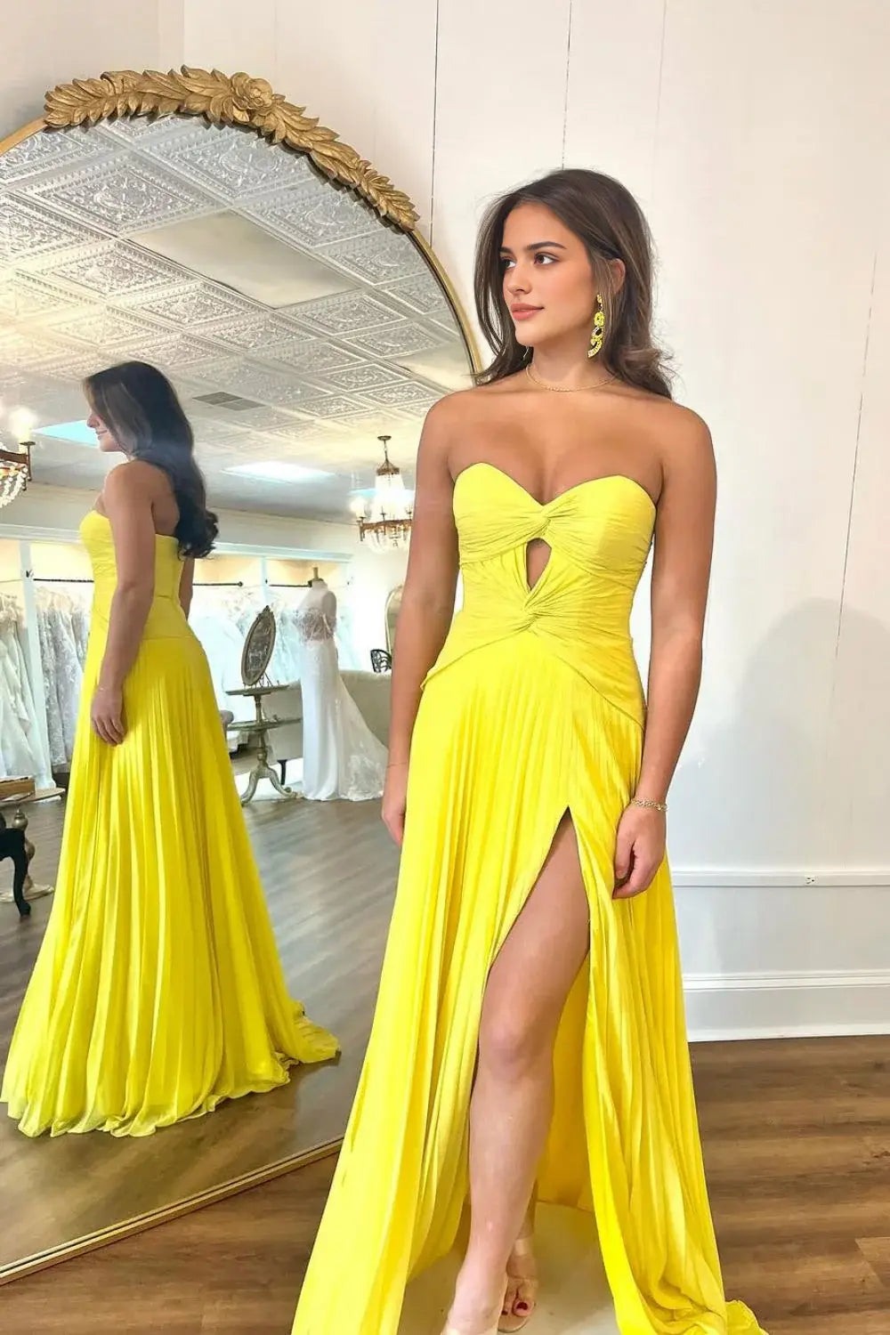 Luolandi Sweetheart A-Line Strapless Keyhole Pleated Long Formal Prom Dresses With Slit Sleeveless Charming Graduation Dress Elegant Party Evening Gowns