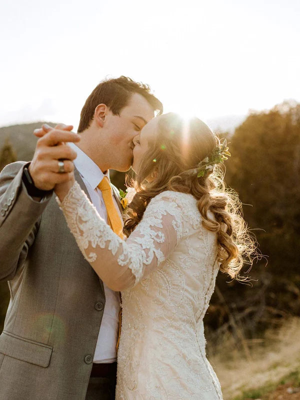 Luolandi Elegant Long sleeves Lace Wedding Dresses with Appliques Charming Bridal Gowns