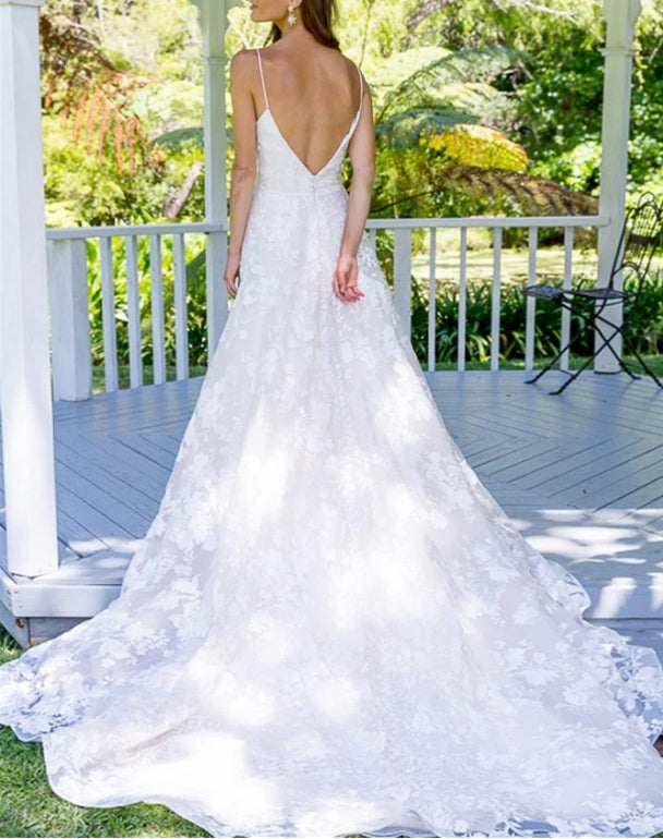 Luolandi Delicate Lace Wedding Dresses A-line Sexy Bridal Gowns Floor Length Charming