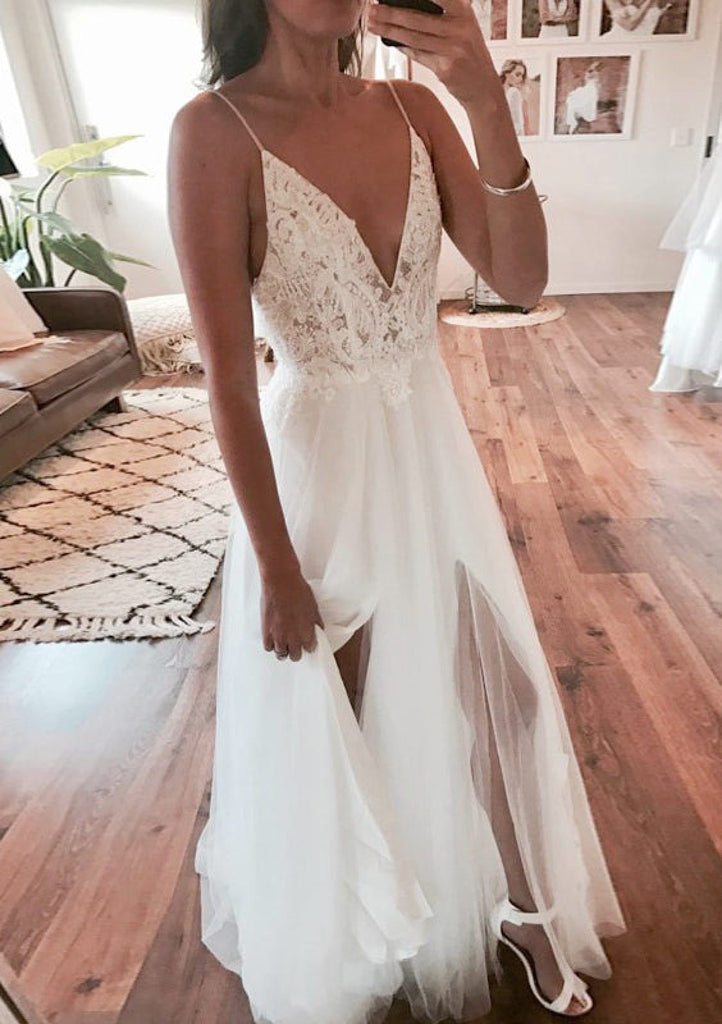 Luolandi Flowy Spaghetti Straps Ivory Lace Tulle Long V-Neck Beach Wedding Dresses Sexy