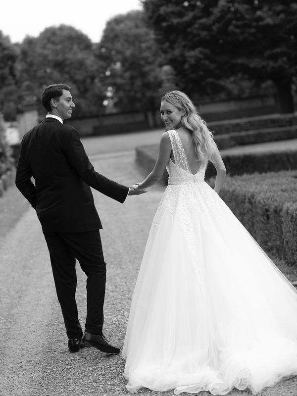 Luolandi Charming A Line Sequins Lace V Neck Chapel Train Wedding Dresses Sexy