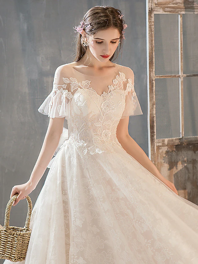 Luolandi Princess A-Line Wedding Dresses Jewel Neck Court Train Lace Tulle Short Sleeve Romantic with Bow(s) Beading