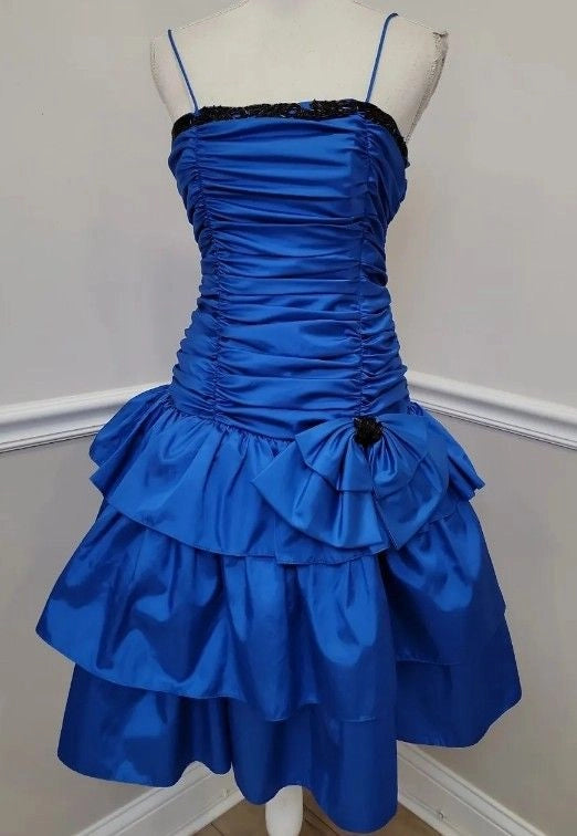 Luolandi Vintage Straps A-Line Blue Satin Sleeveless Short Homecoming Dress Classy Graduation Party Dress With Bow