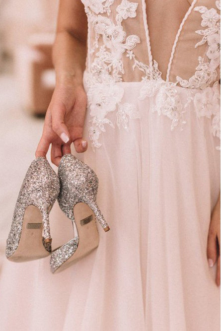 Luolandi Sexy V Neck Tulle Wedding Dress With Lace Appliques A Line Backless Bride Dress Beautiful