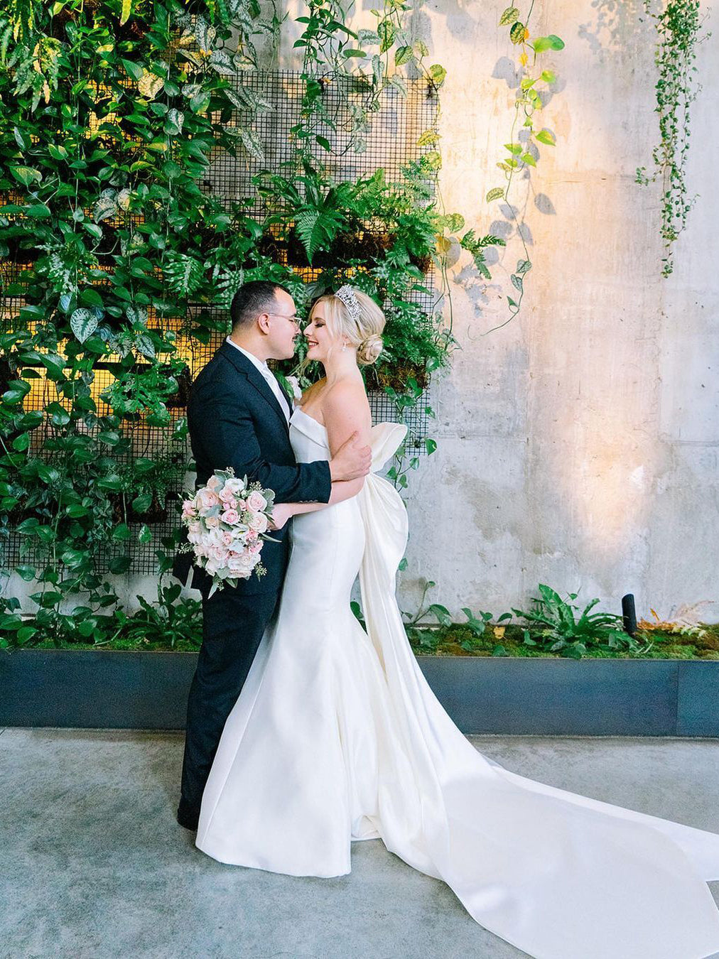 Luolandi Mermaid Strapless Satin Wedding Dresses With Bowknot Cheap Bride Gowns Beautiful