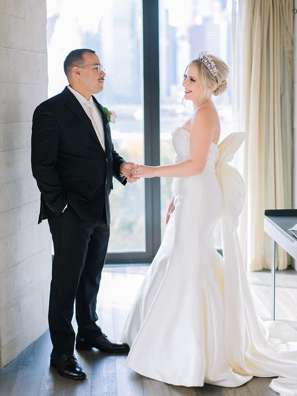 Luolandi Mermaid Strapless Satin Wedding Dresses With Bowknot Cheap Bride Gowns Beautiful