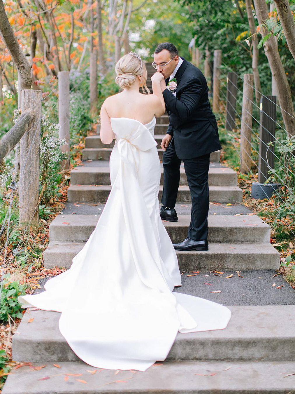 Luolandi Mermaid Strapless Satin Wedding Dresses With Bowknot Cheap Bride Gowns Beautiful