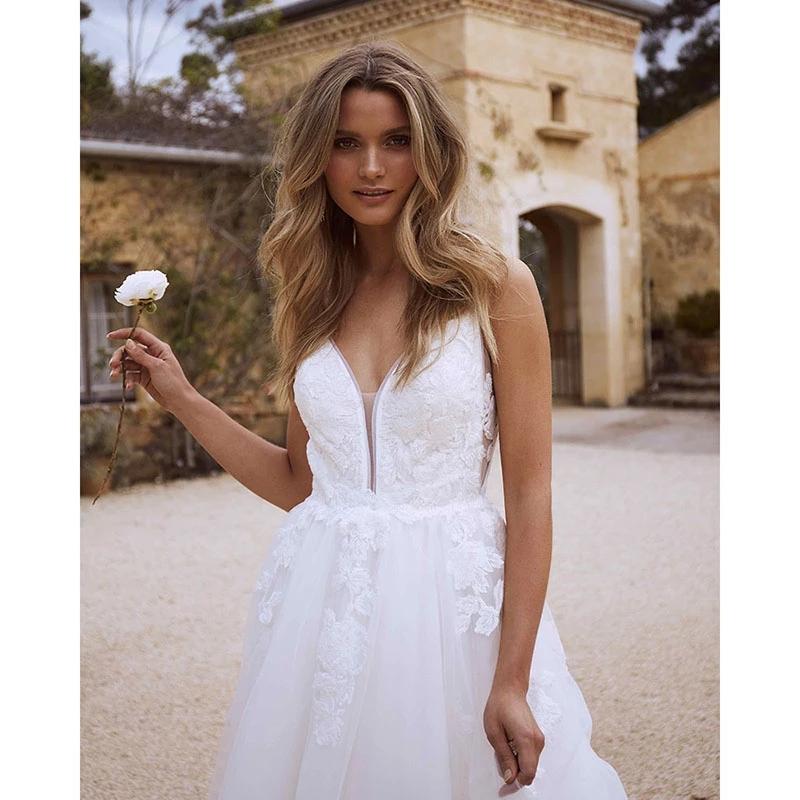 Luolandi Bohemian Wedding Dresses Beach With Lace Appliques Spaghetti Strap Wedding Gowns V-neck