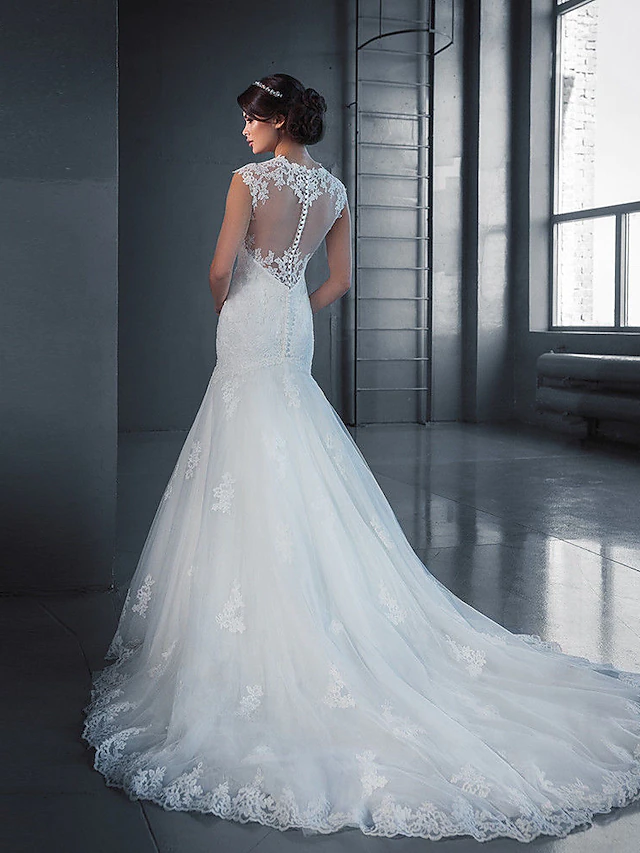 Luolandi Long Wedding Dresses Jewel Neck Court Train Lace Tulle Sleeveless Formal with Appliques