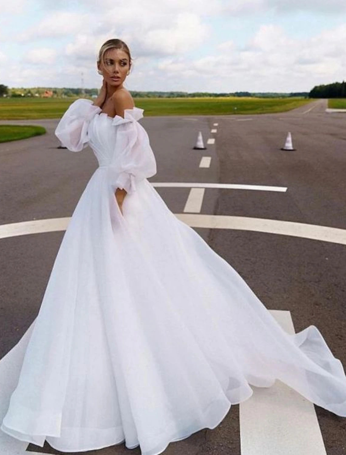Luolandi Beach Casual Wedding Dresses A-Line Off Shoulder Long Sleeve Court Train Organza Bridal Gowns