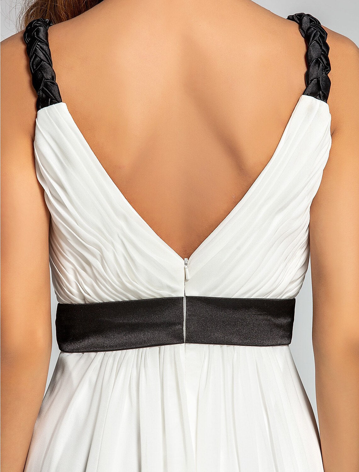 Luolandi Sheath / Column V Neck Floor Length Georgette Bridesmaid Dress with Sash