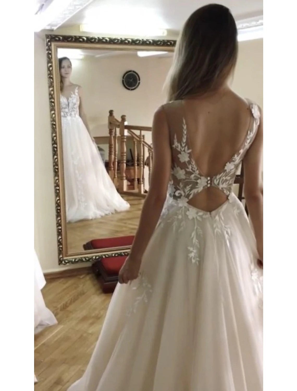 Luolandi Beach Open Back Sexy Wedding Dresses A-Line V Neck Sleeveless Court Train Lace Bridal Gowns With Appliques Summer Fall Wedding