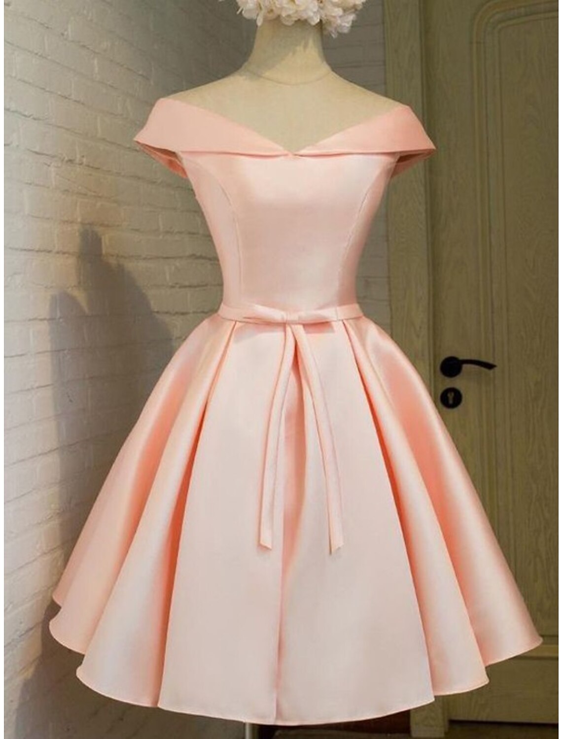 Luolandi A-Line Homecoming Dresses Elegant Dress Holiday Short / Mini Sleeveless Off Shoulder Pink Dress Satin