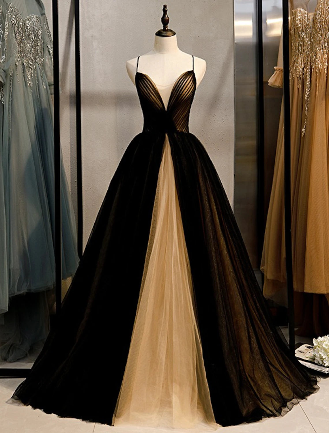 Luolandi A-Line Evening Gown Color Block Dress Engagement Formal Evening Sweep / Brush Train Sleeveless V Neck Wednesday Addams Family Tulle Crisscross Back