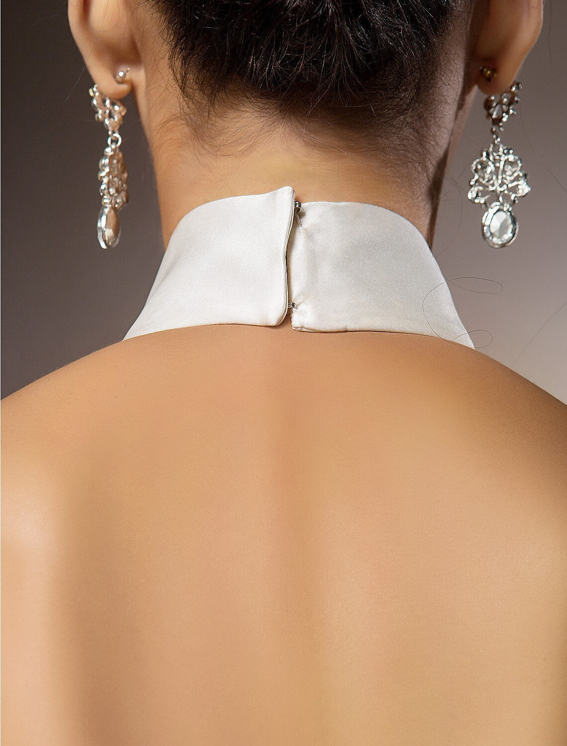 Luolandi Hall Wedding Dresses Sheath / Column Halter Sleeveless Floor Length Satin Bridal Gowns With Sash