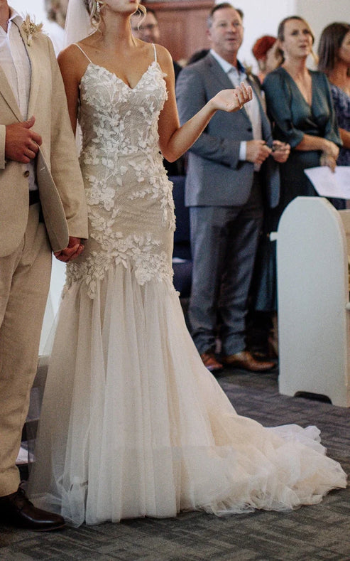 Luolandi Beach Sexy Mermaid Lace Wedding Dress with Tull Court Train V-neck Open Back Beautiful