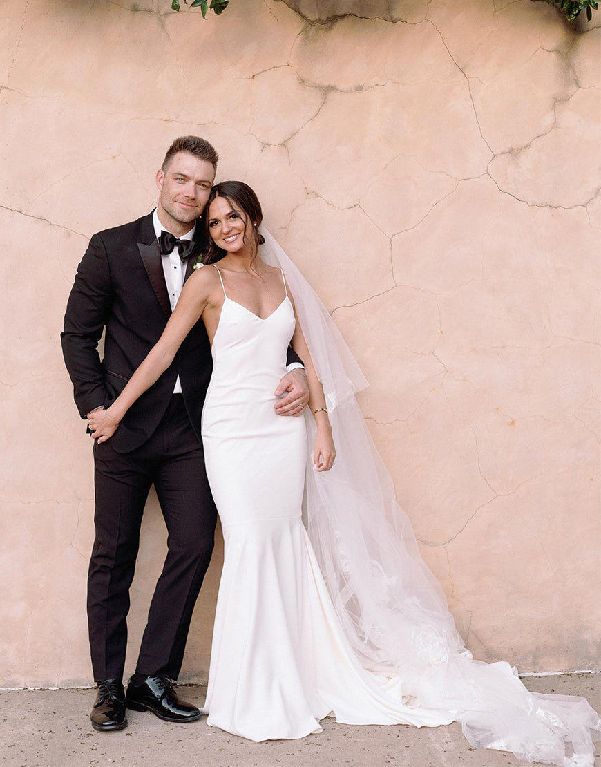 Luolandi Beach Mermaid Simple Wedding Dress V-neck Floor Length Pure Color Sexy