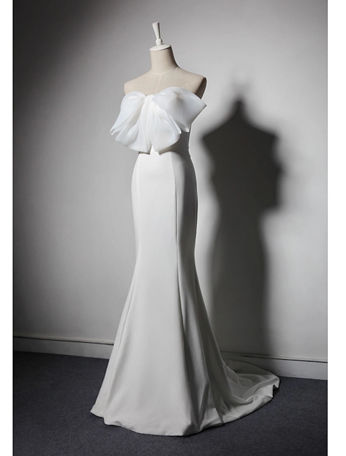 Luolandi Mermaid / Trumpet Evening Gown Elegant Dress Wedding Party Sweep / Brush Train Sleeveless Strapless Fabric