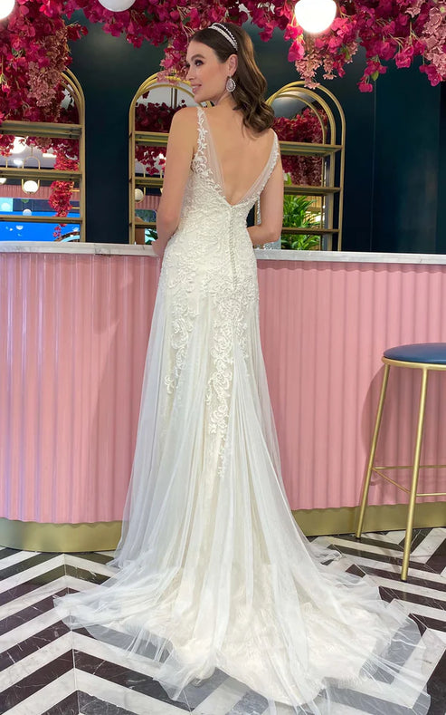 Luolandi Bohemian Mermaid Lace Tulle V-neck Sleeveless Wedding Dress With Appliques and Pleats Elegant