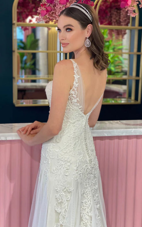 Luolandi Bohemian Mermaid Lace Tulle V-neck Sleeveless Wedding Dress With Appliques and Pleats Elegant